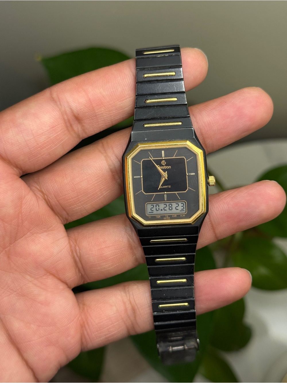 Armitron vintage digital-analog Chaimbon Black and Gold Quartz Mens Watch